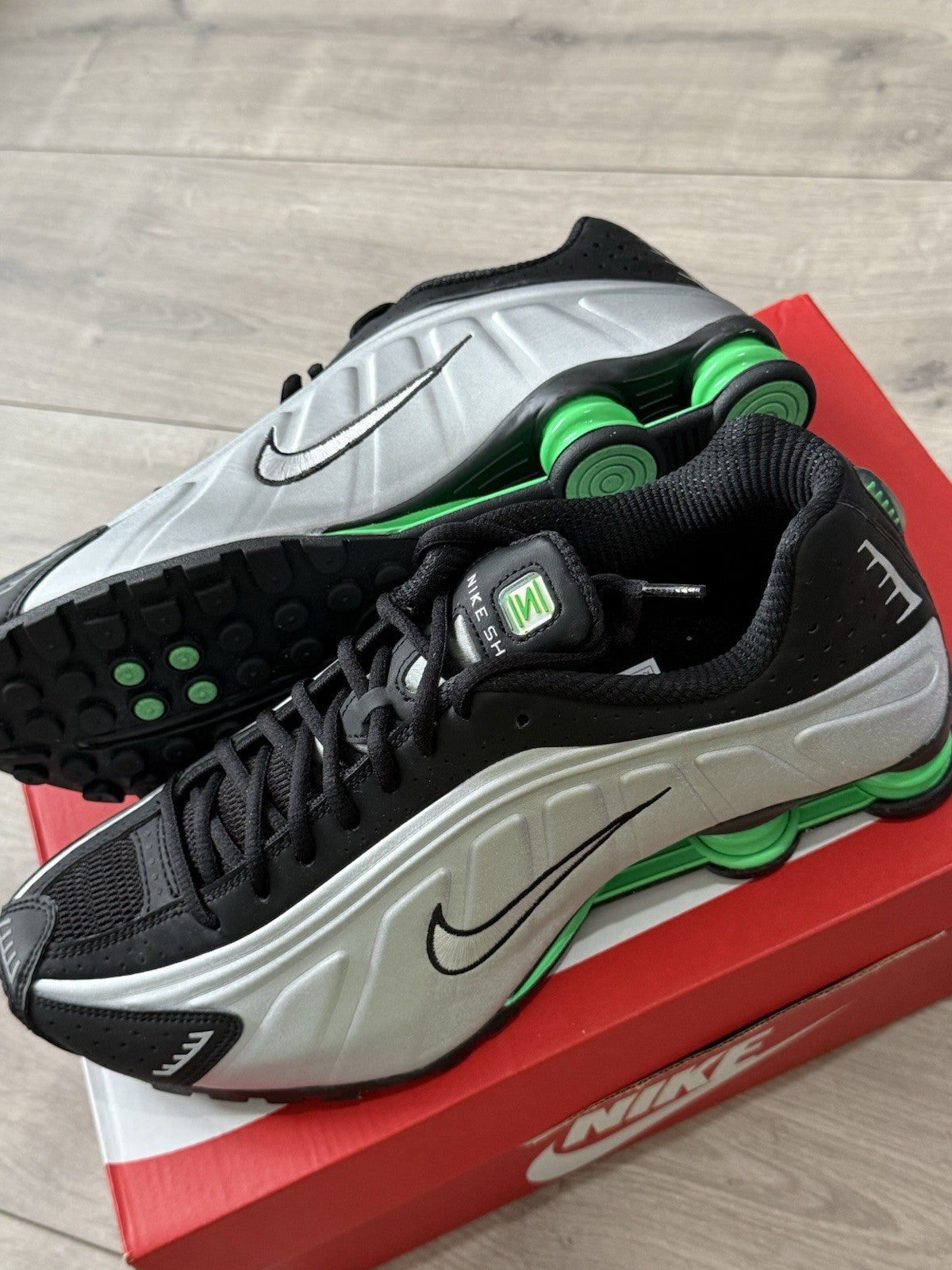 Mens Nike Shox R4 Metallic SIlver Green Shock Trainers SIZE 10 UK [BNIB]1