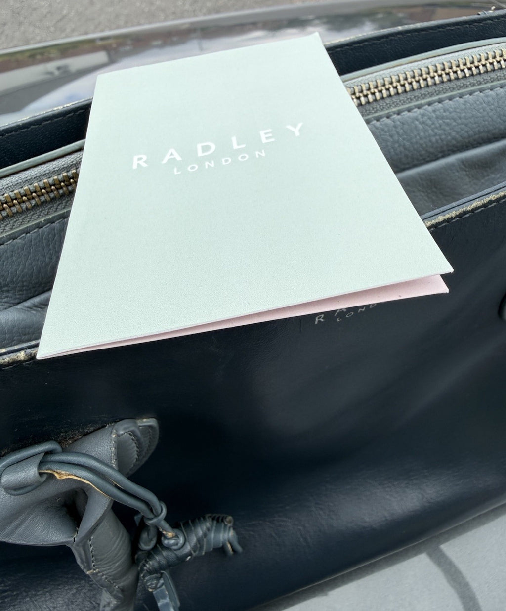 Radley Grey Pebbled Leather Medium Shoulder Bag Zip Top Scottie Dog Charm17