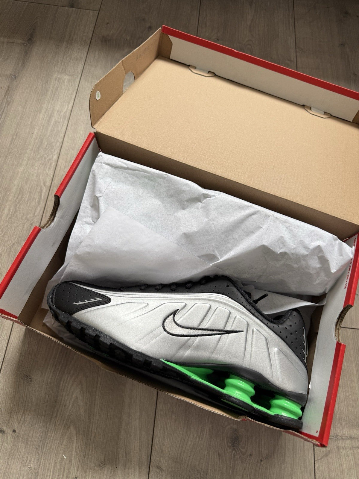 Mens Nike Shox R4 Metallic SIlver Green Shock Trainers SIZE 10 UK [BNIB]2