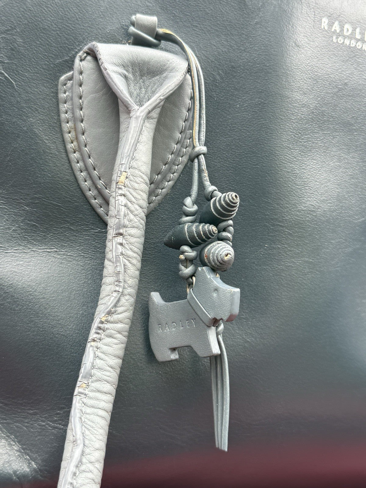 Radley Grey Pebbled Leather Medium Shoulder Bag Zip Top Scottie Dog Charm7