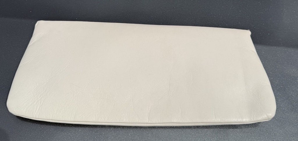 Zeus Cream Leather Oval Hardware Clutch5