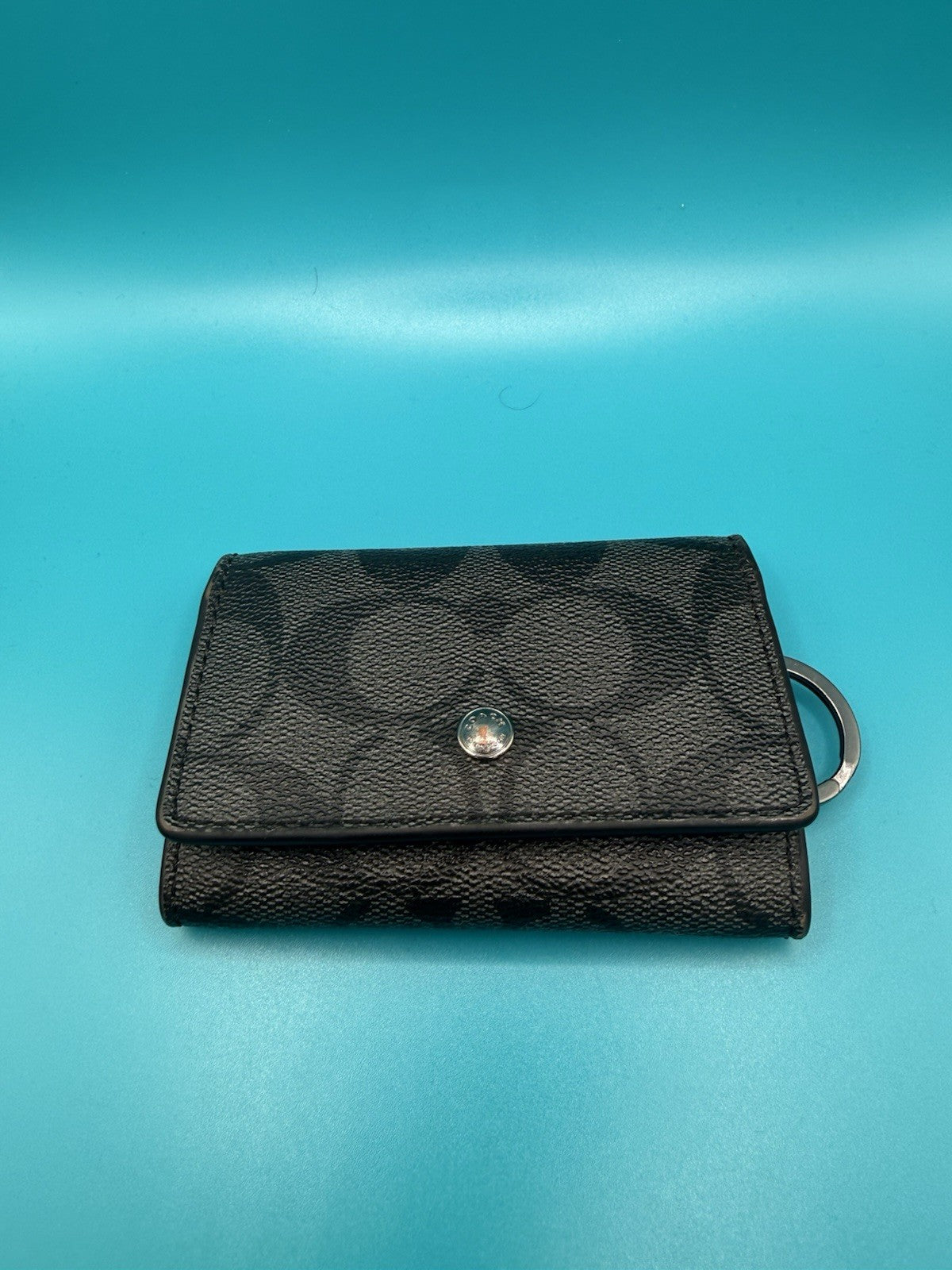Coach Signature Canvas Key Ring Case/ Flap Key Case in Charcoal/ Black0