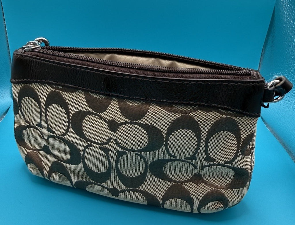 Coach Signature Logo Canvas & Leather Women’s Wristlet Wallet Zip, Credit Card9