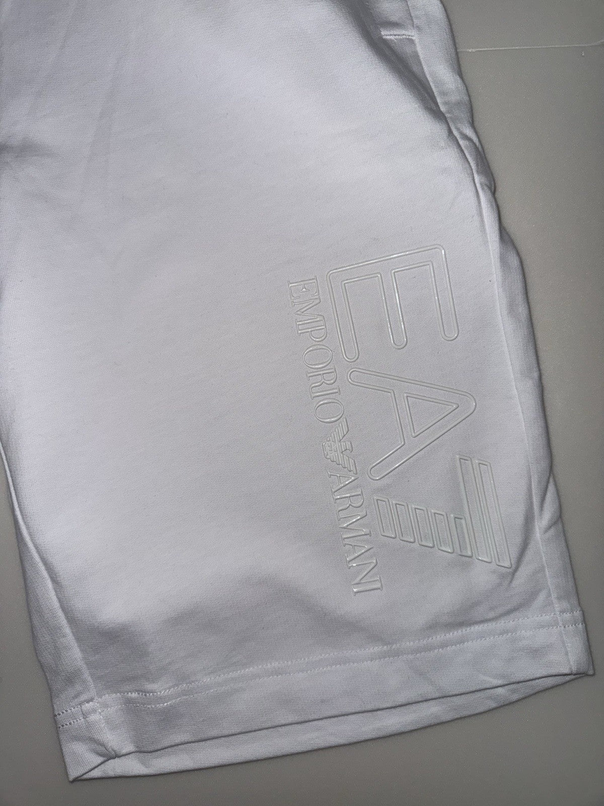 EA7 Emporio Armani Men's White Bermuda Shorts XS Drawstring Pockets1