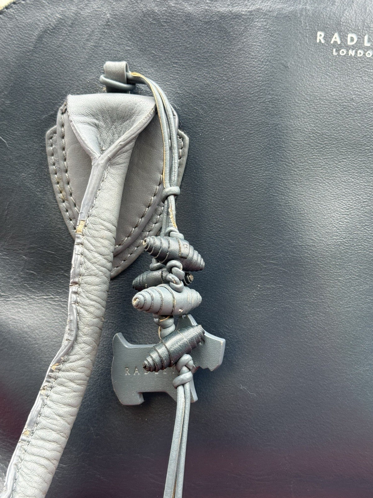 Radley Grey Pebbled Leather Medium Shoulder Bag Zip Top Scottie Dog Charm6